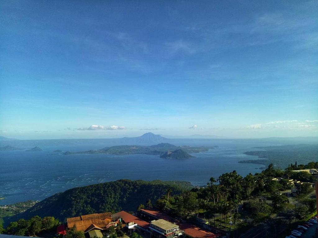 Cityland Tagaytay Taal Lake View City View Free Pool Parking Studios With Balcony Are City View Тагайтай Экстерьер фото