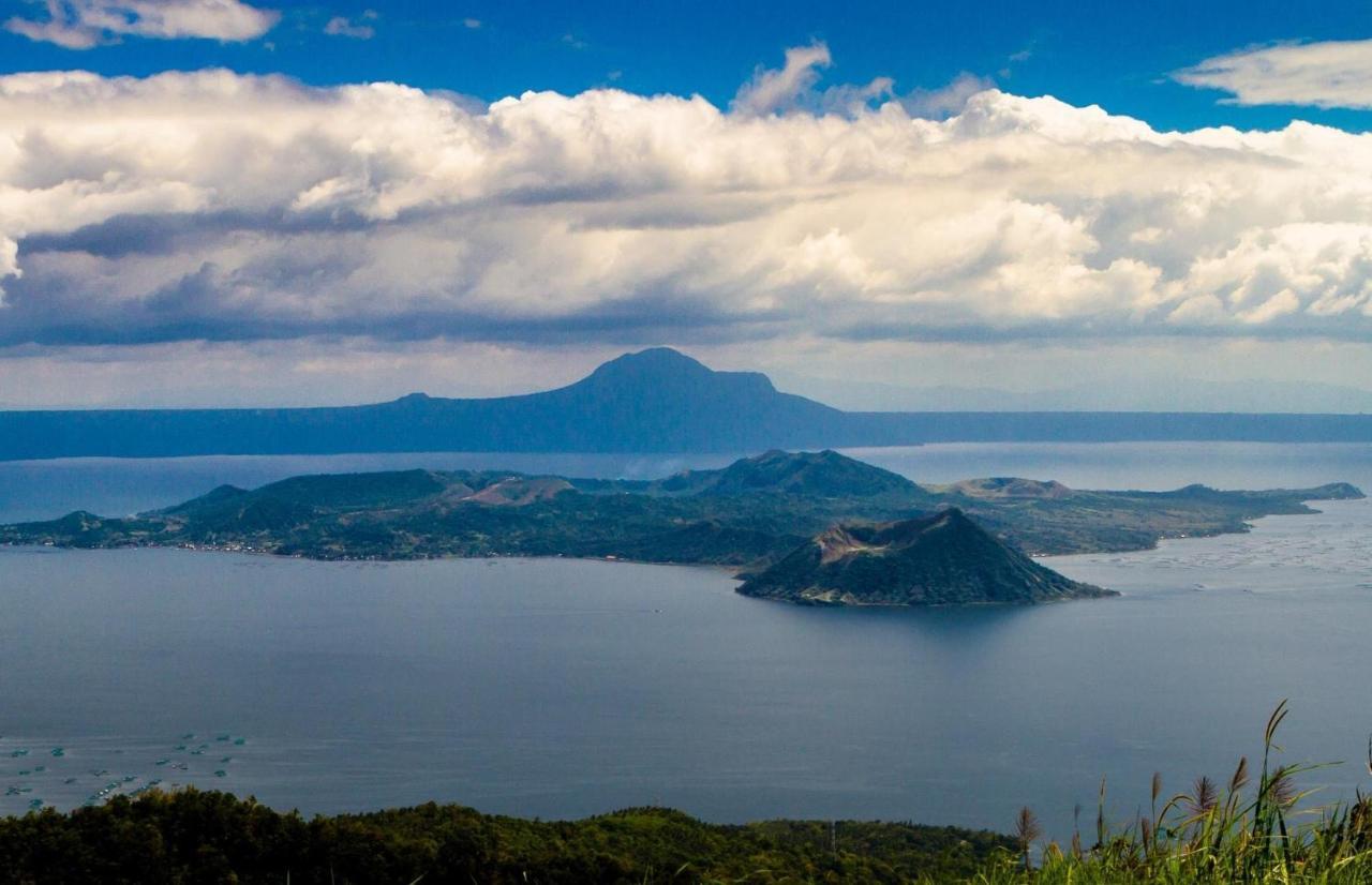 Cityland Tagaytay Taal Lake View City View Free Pool Parking Studios With Balcony Are City View Тагайтай Экстерьер фото