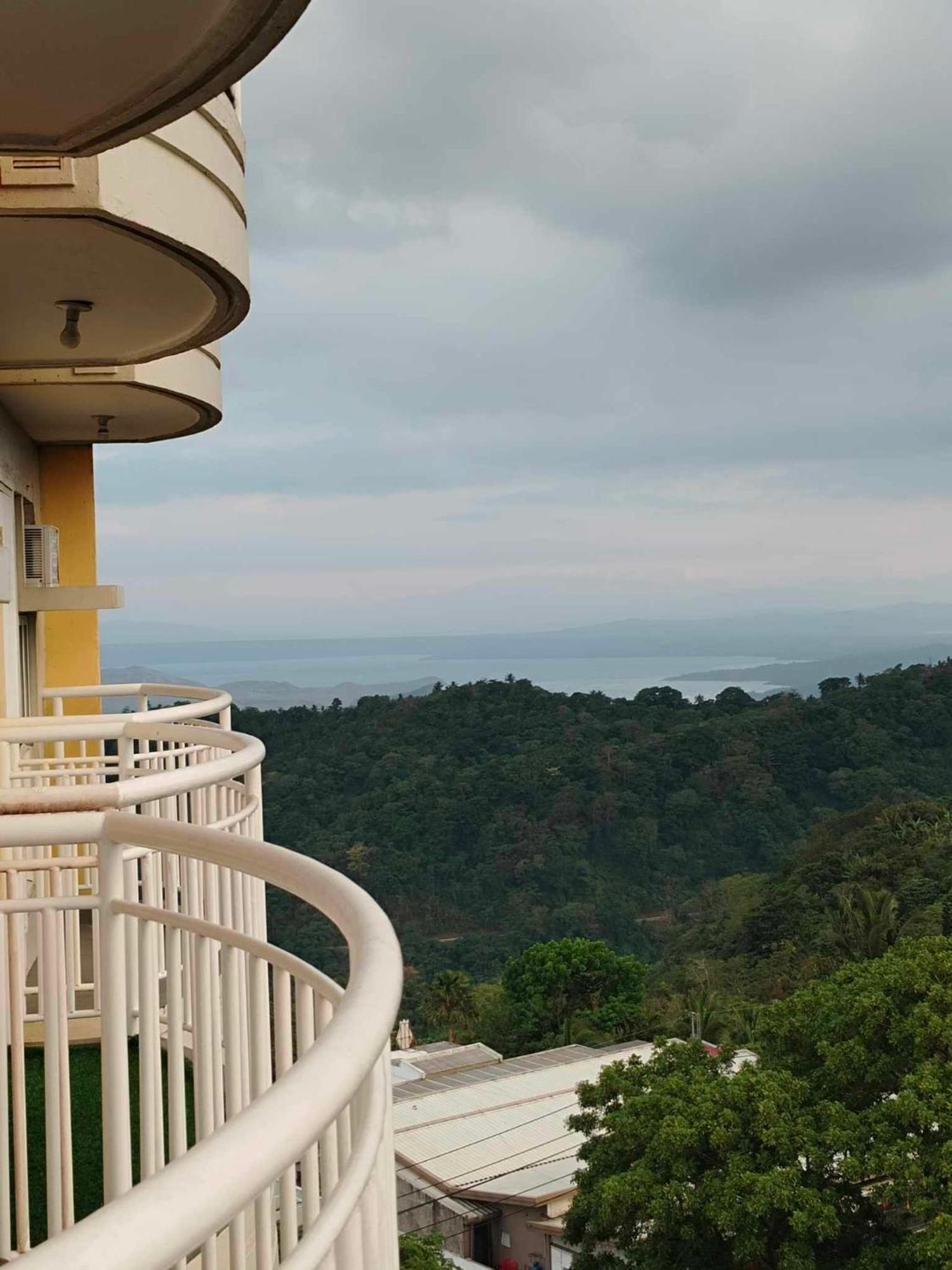 Cityland Tagaytay Taal Lake View City View Free Pool Parking Studios With Balcony Are City View Тагайтай Экстерьер фото