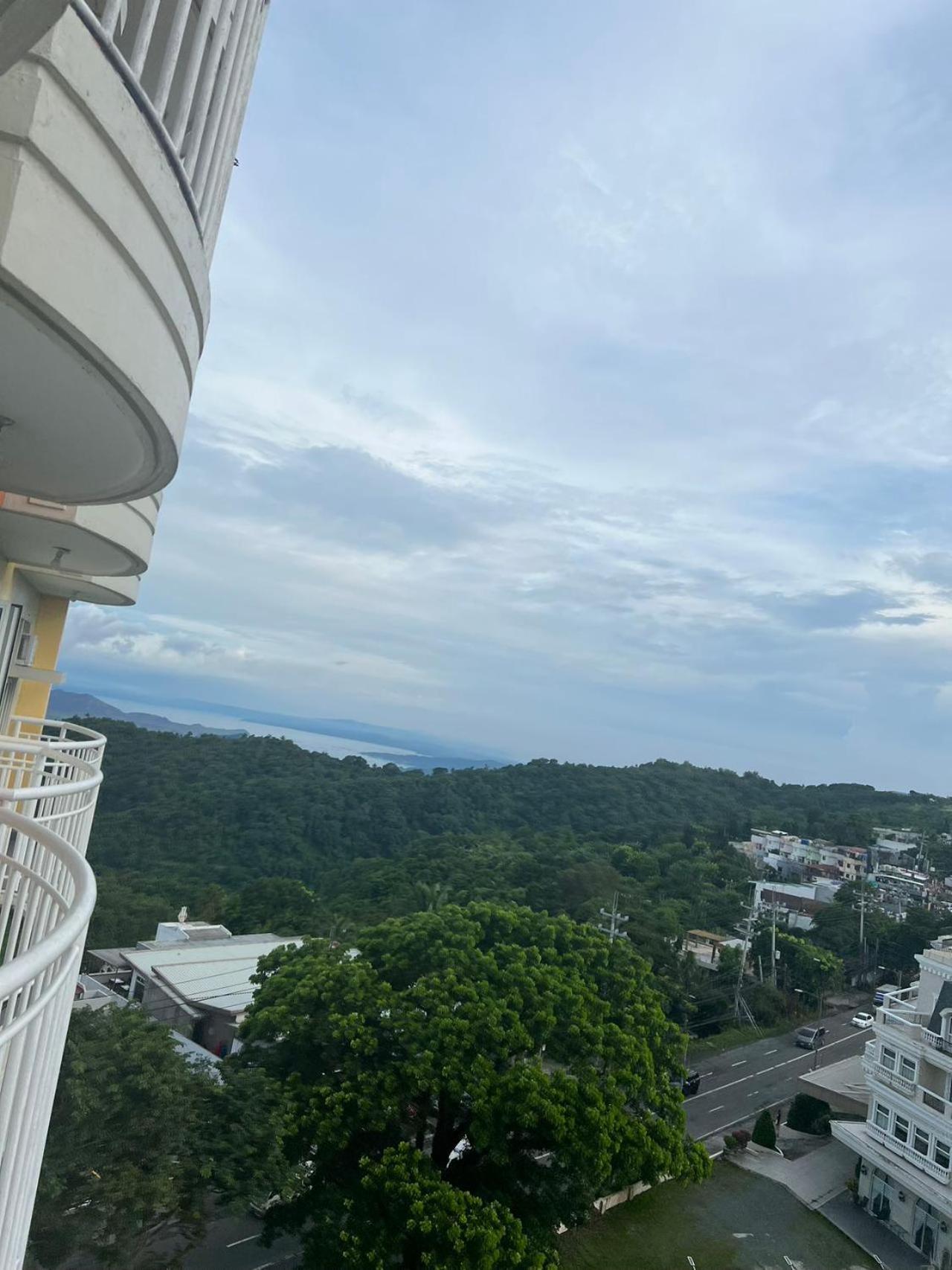 Cityland Tagaytay Taal Lake View City View Free Pool Parking Studios With Balcony Are City View Тагайтай Экстерьер фото