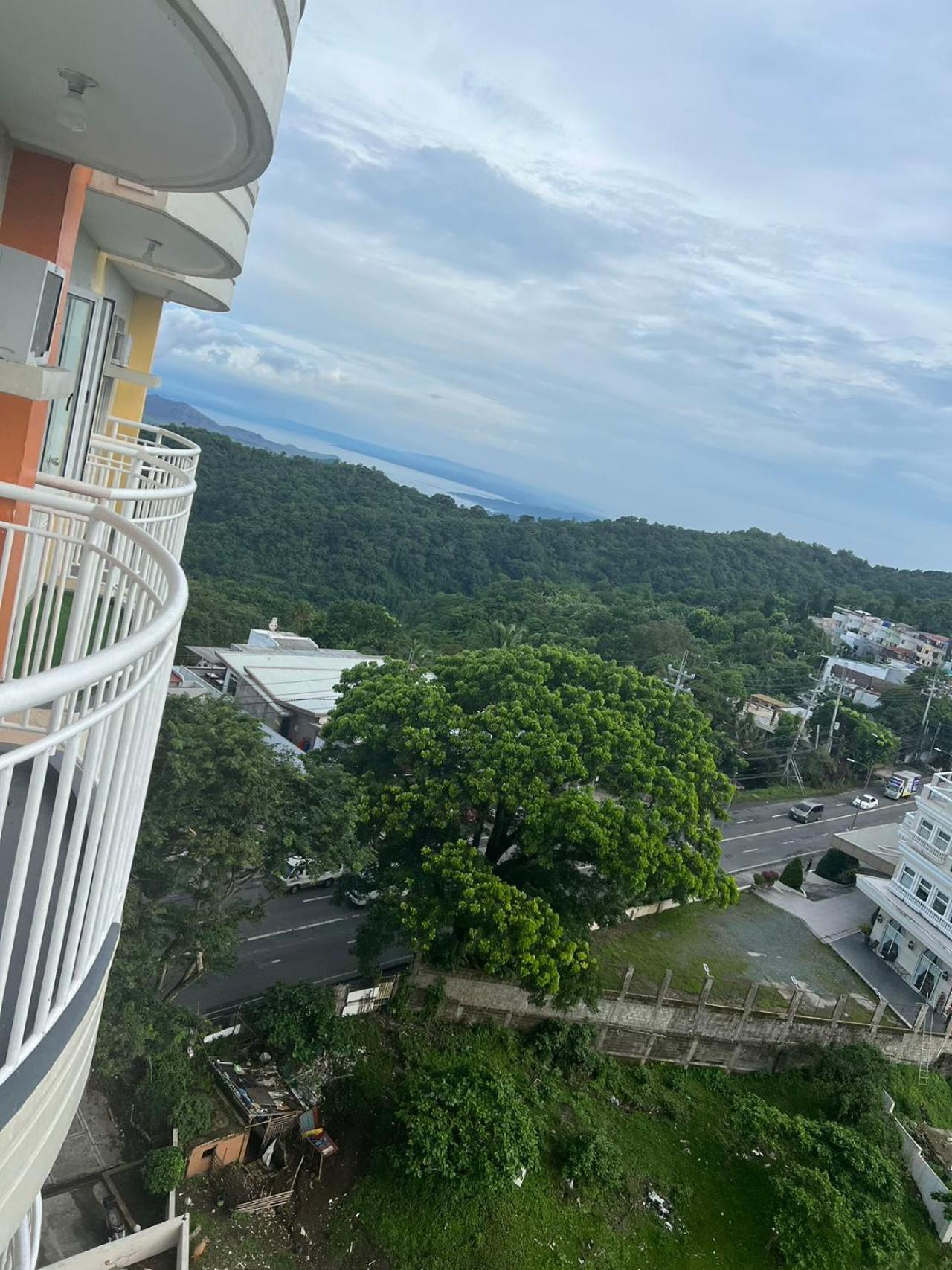 Cityland Tagaytay Taal Lake View City View Free Pool Parking Studios With Balcony Are City View Тагайтай Экстерьер фото