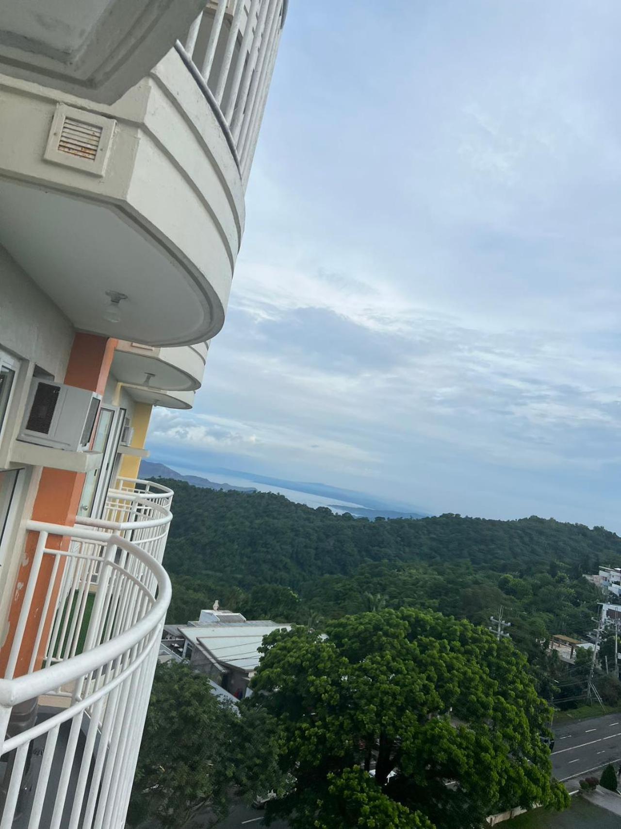 Cityland Tagaytay Taal Lake View City View Free Pool Parking Studios With Balcony Are City View Тагайтай Экстерьер фото